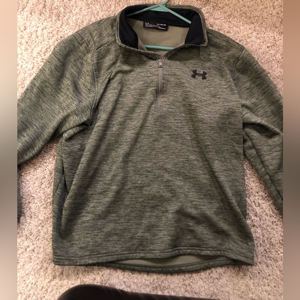 Under armour, light green long sleeve/sweatshirt. Size XL. Great condition.